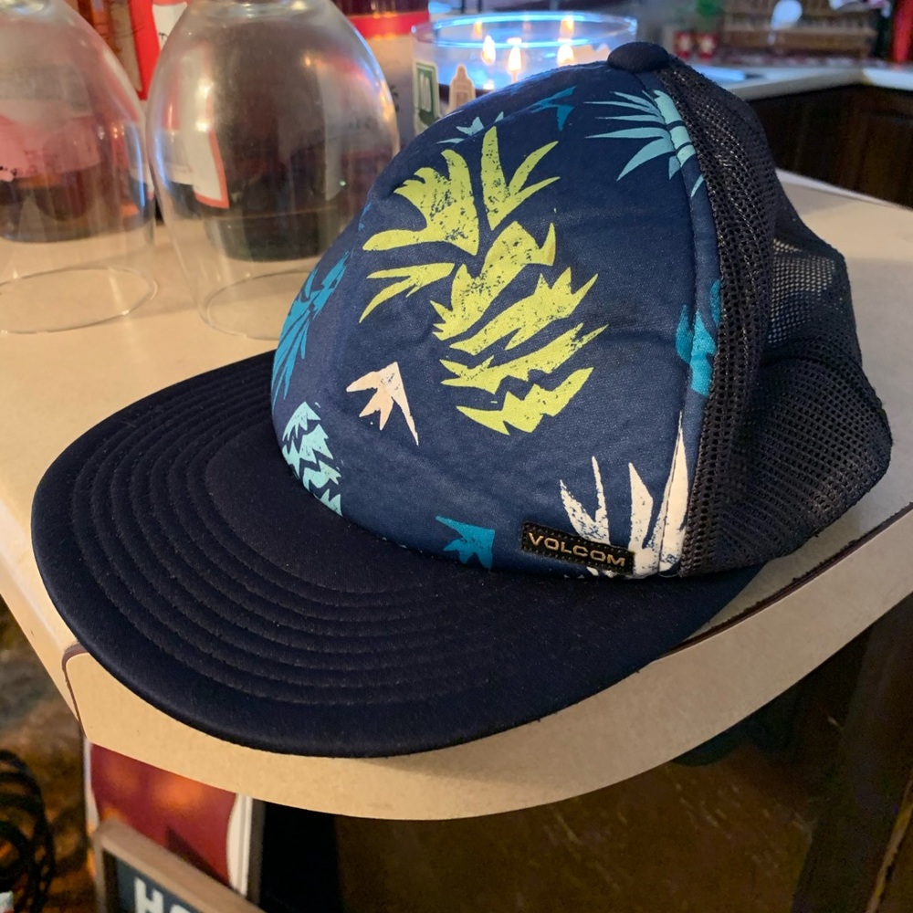 Volcom hat - Picture 2 of 4